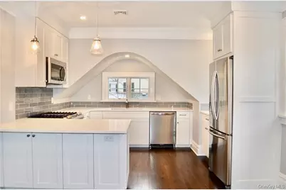 82 Douglas Road #B, Chappaqua, NY 10514 - Photo 2