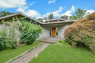 107 Holly Pl, Briarcliff Manor, NY 10510 - Photo 2