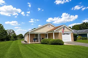 545 Stratford Ln, Ridge, NY 11961 - Photo 2