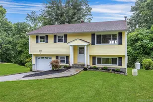 2743 Springhurst St, Yorktown Heights, NY 10598 - Photo 2