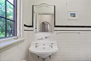 13 Craven Ln, White Plains, NY 10605 - Photo 12