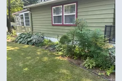 1661 Old Country Road #17, Riverhead, NY 11901 - Photo 2