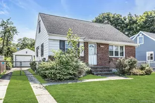 754 Windsor Rd, Uniondale, NY 11553 - Photo 2