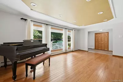 20 Williamsburg Drive, Northport, NY 11768 - Photo 8