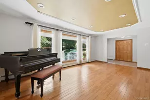20 Williamsburg Dr, Northport, NY 11768 - Photo 8