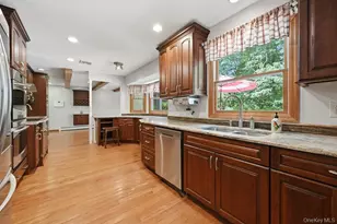 20 Williamsburg Dr, Northport, NY 11768 - Photo 10