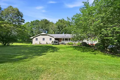 20 Williamsburg Drive, Northport, NY 11768 - Photo 2