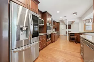 20 Williamsburg Dr, Northport, NY 11768 - Photo 12