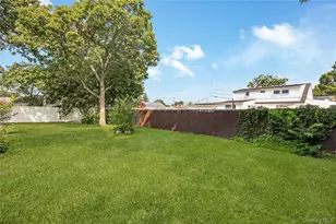 525 Beech St, North Babylon, NY 11703 - Photo 24