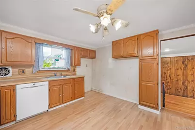525 Beech Street, North Babylon, NY 11703 - Photo 8