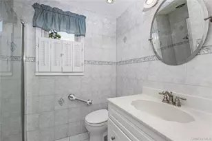 525 Beech St, North Babylon, NY 11703 - Photo 10