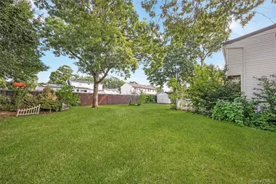 525 Beech Street, North Babylon, NY 11703 - Photo 22