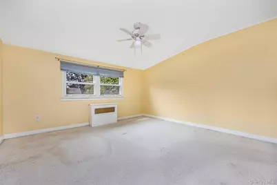 525 Beech Street, North Babylon, NY 11703 - Photo 16