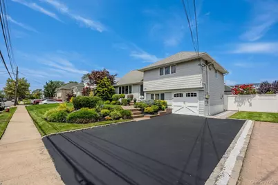 286 E Lexington Avenue, Oceanside, NY 11572 - Photo 2