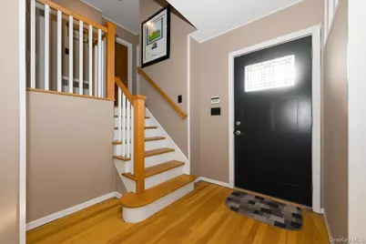 658 Richmond Road, East Meadow, NY 11554 - Photo 4