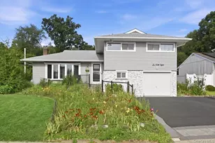 658 Richmond Rd, East Meadow, NY 11554 - Photo 2