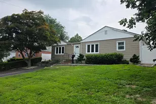 28 Roundhill Dr, Yonkers, NY 10710 - Photo 2