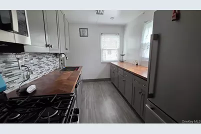 28 Roundhill Drive, Yonkers, NY 10710 - Photo 6