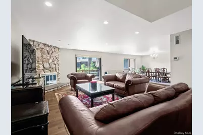 34 Windsor Gate Drive #26, New Hyde Park, NY 11040 - Photo 4