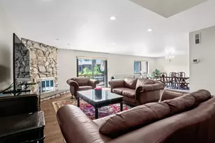34 Windsor Gate Dr, New Hyde Park, NY 11040 - Photo 4