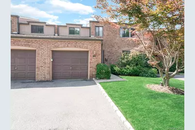 34 Windsor Gate Drive #26, New Hyde Park, NY 11040 - Photo 2