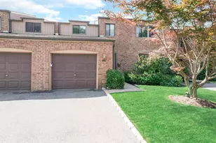 34 Windsor Gate Dr, New Hyde Park, NY 11040 - Photo 2