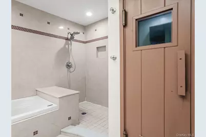 34 Windsor Gate Drive #26, New Hyde Park, NY 11040 - Photo 18
