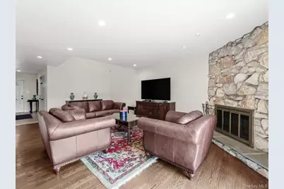 34 Windsor Gate Drive #26, New Hyde Park, NY 11040 - Photo 6