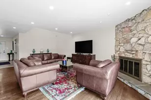 34 Windsor Gate Dr, New Hyde Park, NY 11040 - Photo 6