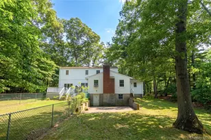1540 Laurelwood Dr, Laurel, NY 11948 - Photo 2