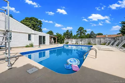 23 Cottage Drive, Farmingville, NY 11738 - Photo 8