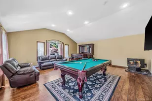 23 Cottage Dr, Farmingville, NY 11738 - Photo 14