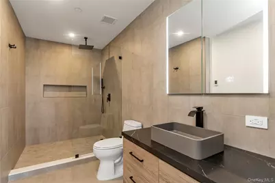 12 Roosevelt Avenue #B, Roslyn, NY 11576 - Photo 14
