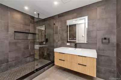 12 Roosevelt Avenue #B, Roslyn, NY 11576 - Photo 18