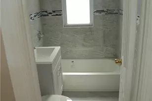 4457 Mundy Ln, Bronx, NY 10466 - Photo 8