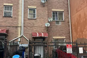 877 Elsmere Pl, Bronx, NY 10460 - Photo 1
