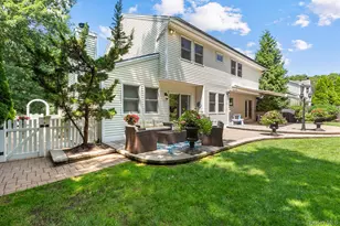 35 Pine Ridge Dr, Smithtown, NY 11787 - Photo 8
