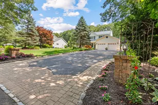 35 Pine Ridge Dr, Smithtown, NY 11787 - Photo 6