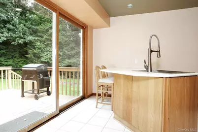 160 Pascack Road, Chestnut Ridge, NY 10965 - Photo 10