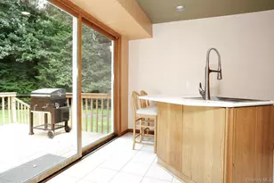 160 Pascack Rd, Chestnut Ridge, NY 10965 - Photo 10