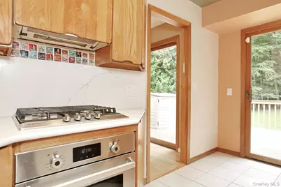 160 Pascack Road, Chestnut Ridge, NY 10965 - Photo 10