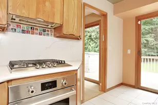 160 Pascack Rd, Chestnut Ridge, NY 10965 - Photo 10