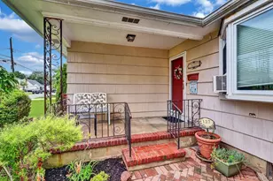 127 Queens Ave, West Babylon, NY 11704 - Photo 4