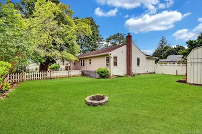 127 Queens Avenue, West Babylon, NY 11704 - Photo 24