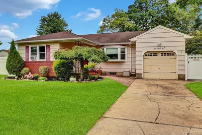 127 Queens Avenue, West Babylon, NY 11704 - Photo 1