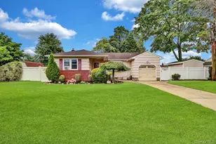 127 Queens Ave, West Babylon, NY 11704 - Photo 2