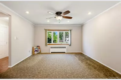 8 Radnor Court, Hicksville, NY 11801 - Photo 8