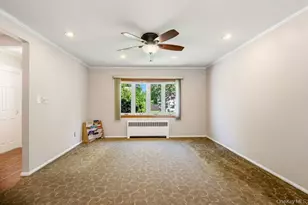 8 Radnor Ct, Hicksville, NY 11801 - Photo 8