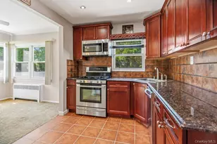 8 Radnor Ct, Hicksville, NY 11801 - Photo 12