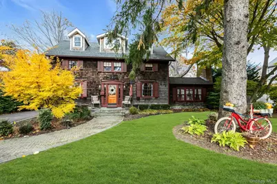 105 Academy Street, Bayport, NY 11705 - Photo 2